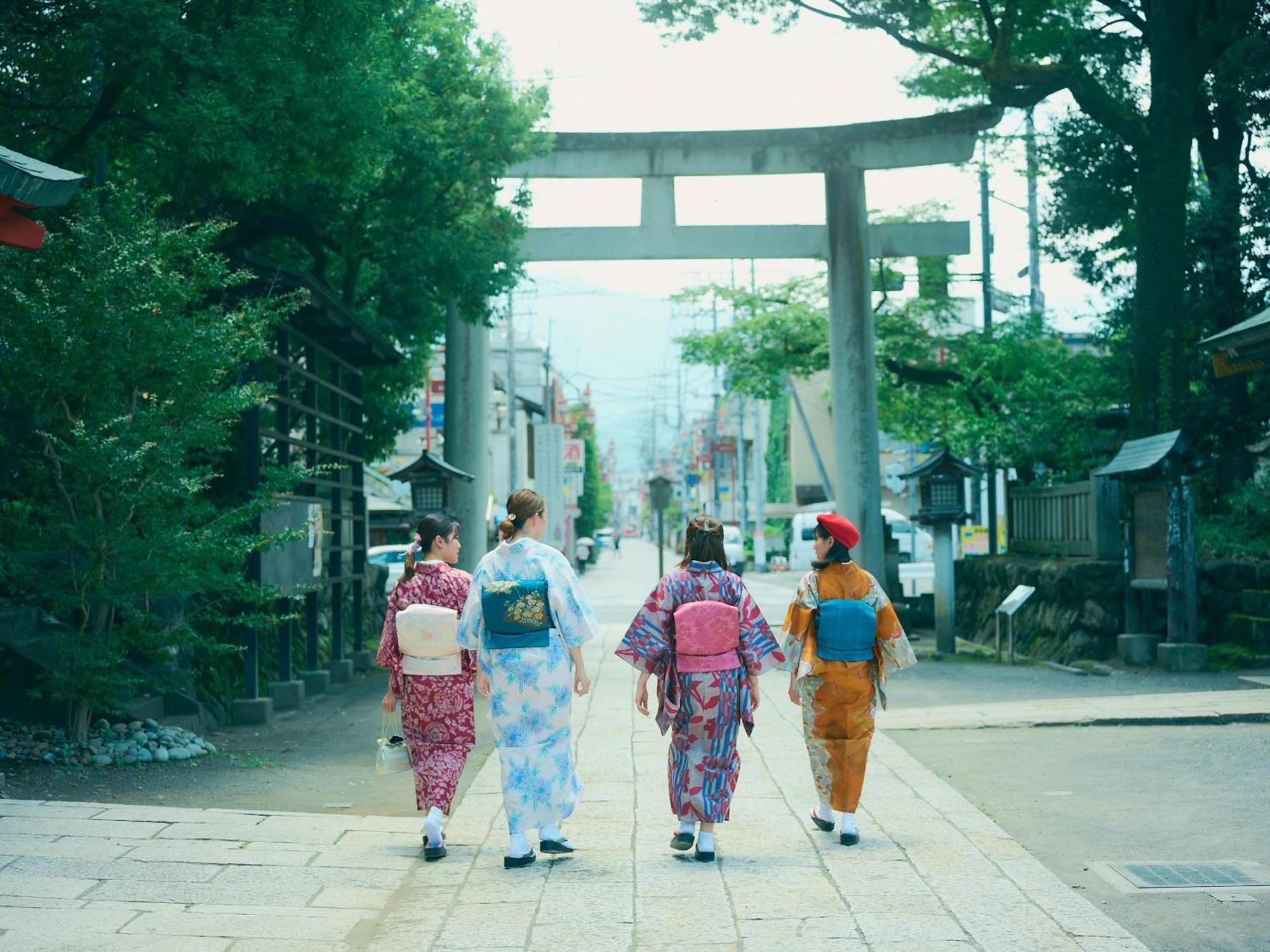 Отель Nipponia Chichibu Monzenmachi Экстерьер фото