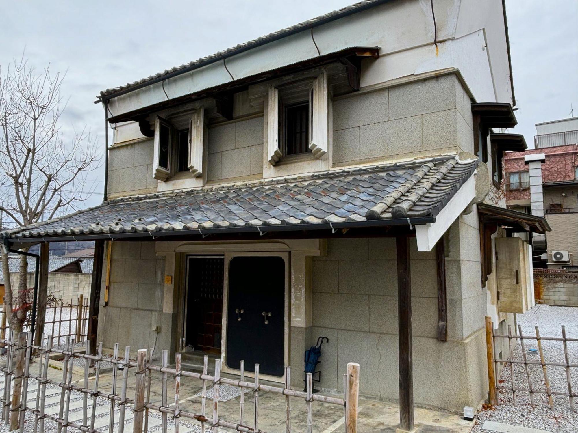 Отель Nipponia Chichibu Monzenmachi Экстерьер фото